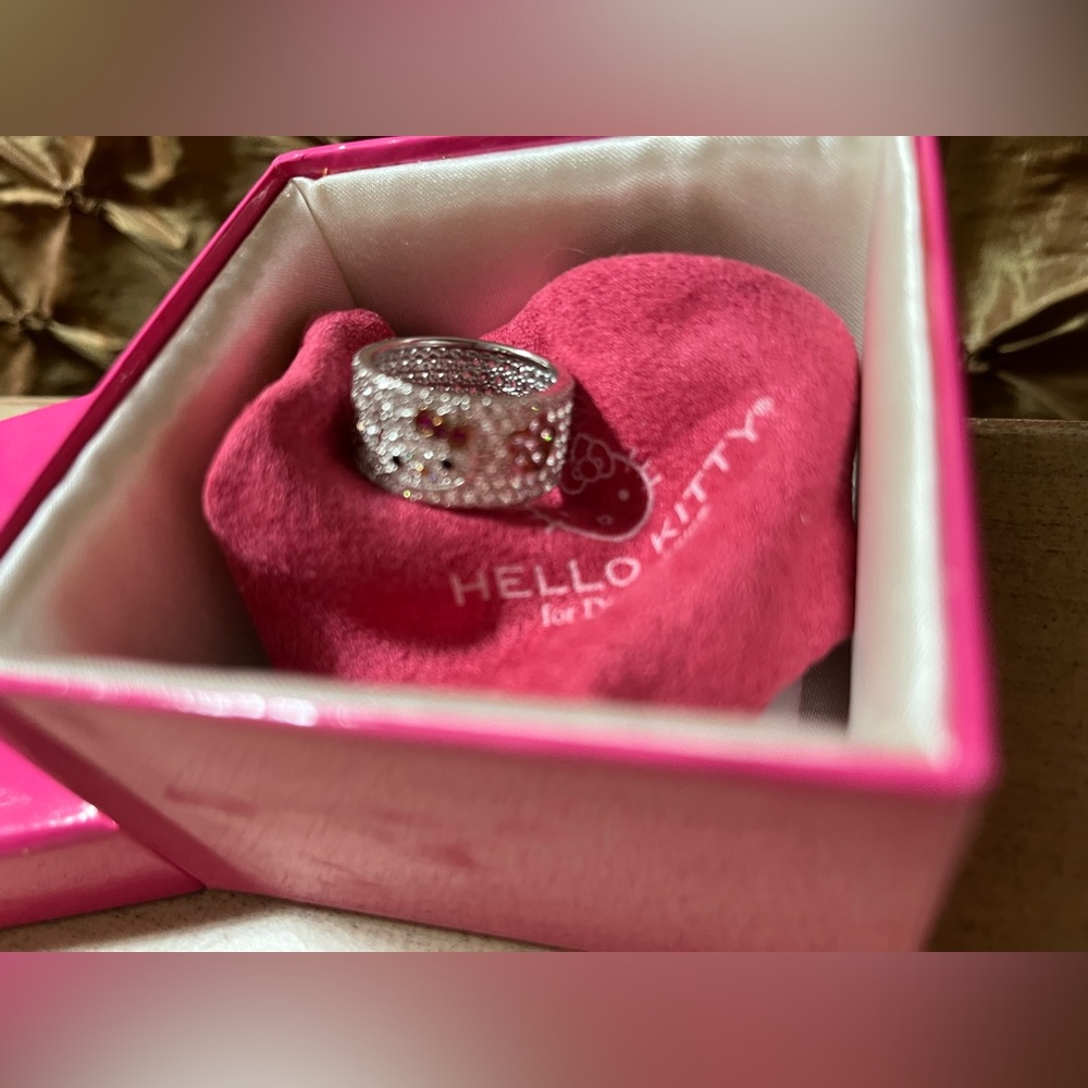 Hello Kitty Sanrio for Diamonique Hello Kitty Flower Eternity Ring size 8 1/2 🌸 - Picture 7 of 14